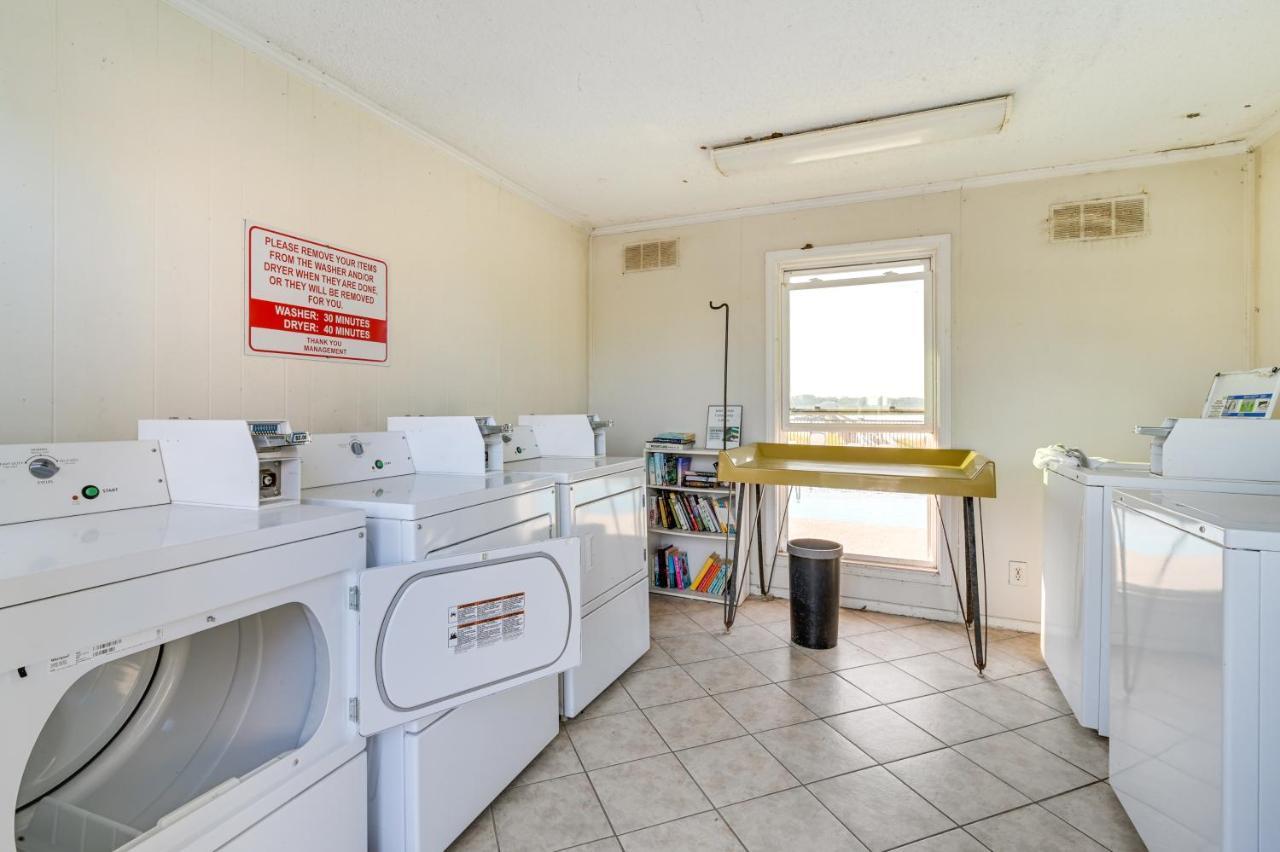 Coastal Murrells Inlet Condo With Balcony! شاطئ ميرتل المظهر الخارجي الصورة