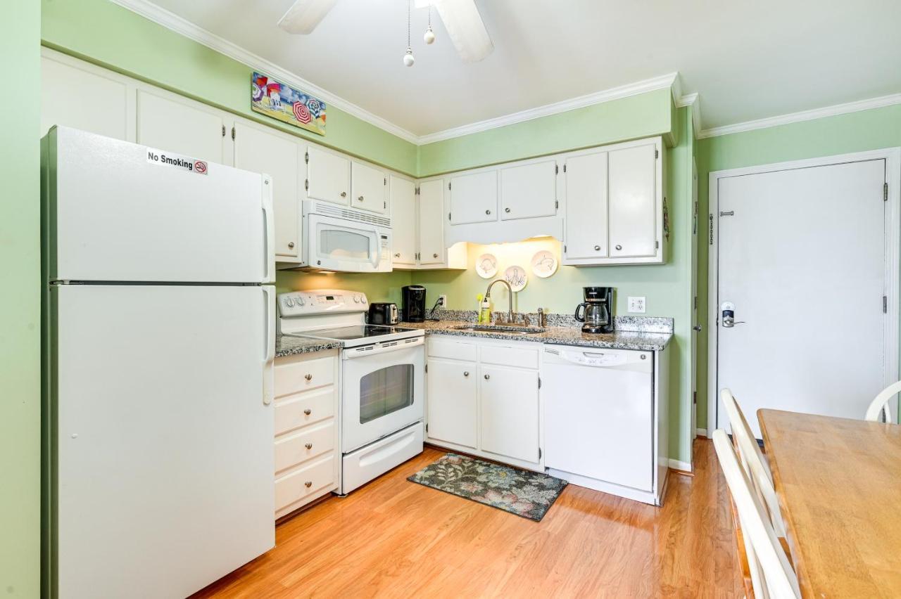 Coastal Murrells Inlet Condo With Balcony! شاطئ ميرتل المظهر الخارجي الصورة